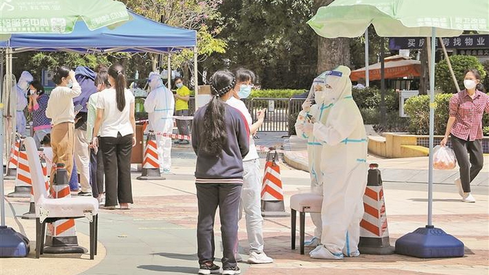 这个星期一 城市正在熠熠闪光