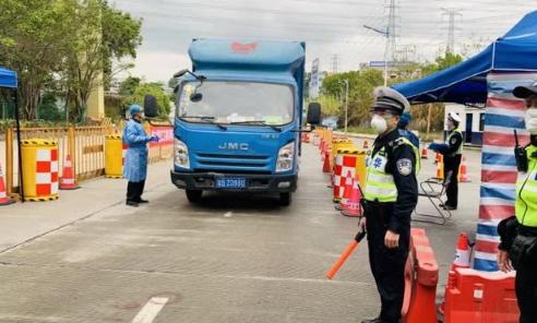 暖心故事| 携手逆行 致敬深圳战疫中的“警医家庭”