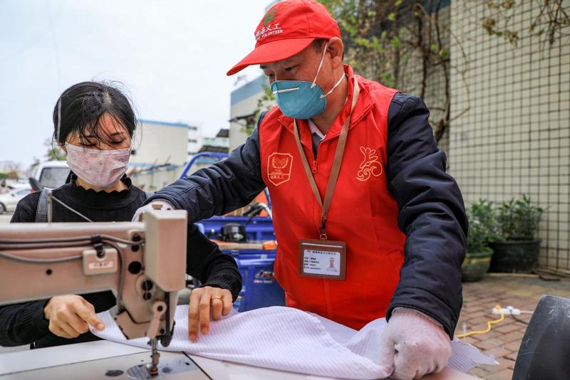 战疫深圳人 ｜义工郭建庚的一天：为防疫物资生产尽一份心力