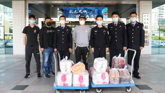 餐饮店向一线民警献爱心：打赢这场疫情防疫战